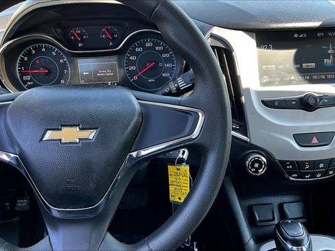 Used 2018 Chevrolet Cruze LS FWD image 13