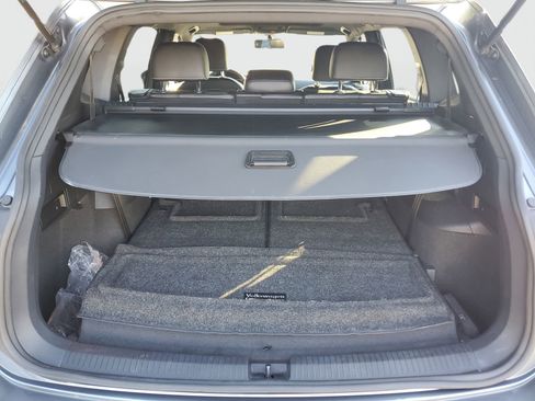 Used 2021 Volkswagen Tiguan SE R-Line image 8