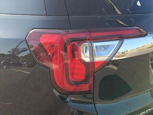 Used 2023 GMC Acadia SLT AWD/4WD image 7