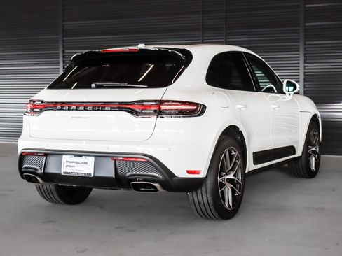 Certified 2025 Porsche Macan image 10