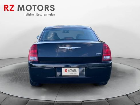 Used 2007 Chrysler 300 image 4