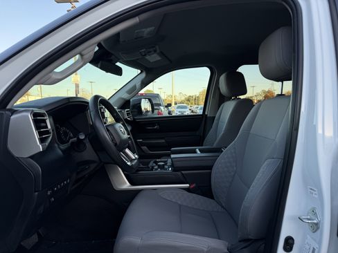 Used 2022 Toyota Tundra SR5 w/ SR5 Convenience Package image 30