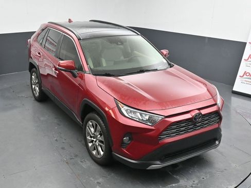 Used 2020 Toyota RAV4 Limited image 30