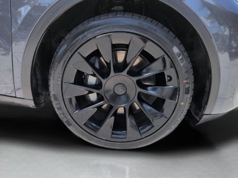 Used 2021 Tesla Model Y Long Range AWD/4WD image 13
