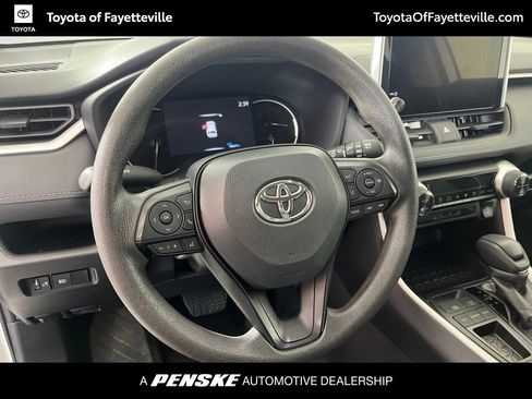 Used 2025 Toyota RAV4 XLE FWD image 27
