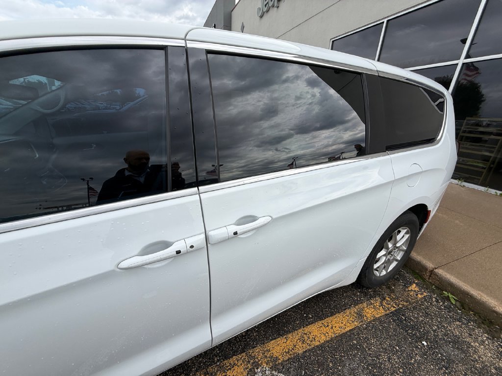 Used 2024 Chrysler Pacifica Touring-L FWD image 34