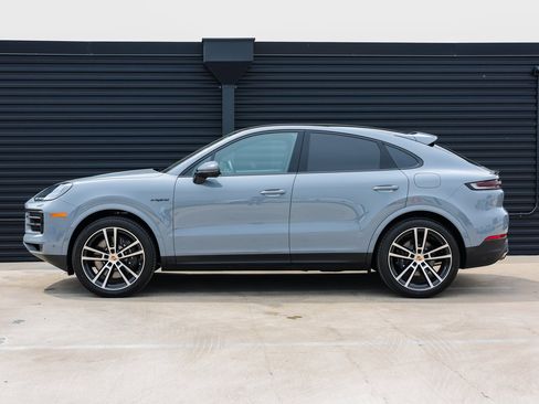 New 2025 Porsche Cayenne E-Hybrid Coupe image 2