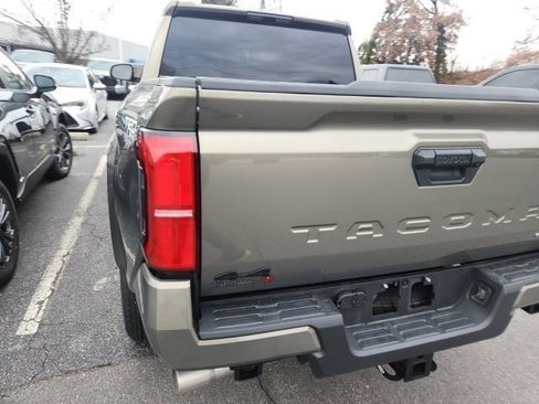 Used 2025 Toyota Tacoma TRD Sport image 5