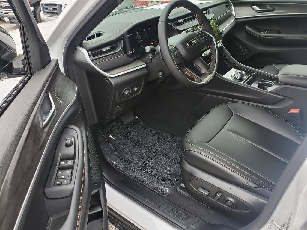 New 2026 Jeep Grand Cherokee Limited AWD/4WD image 6