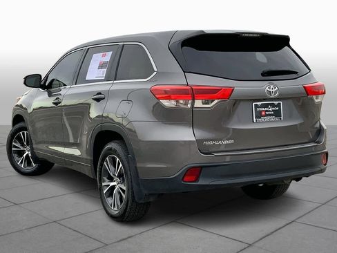 Used 2017 Toyota Highlander LE image 11
