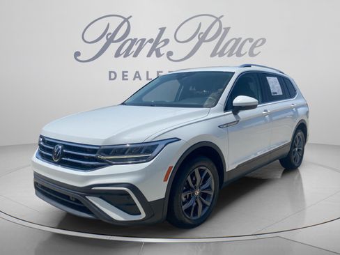 Used 2022 Volkswagen Tiguan SE FWD image 1