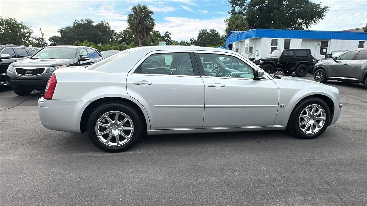 Used 2007 Chrysler 300 C RWD image 7