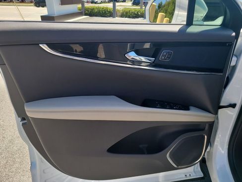 Certified 2022 Lincoln Nautilus FWD w/ Premium Package image 13