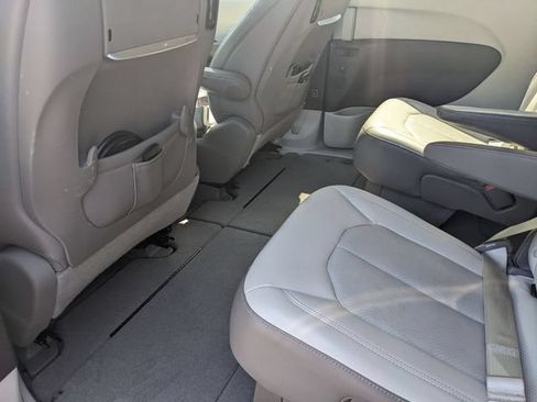 Used 2018 Chrysler Pacifica Touring-L Plus FWD image 26