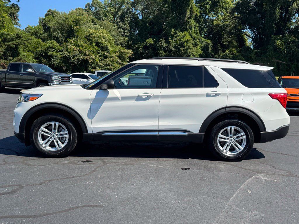 Used 2023 Ford Explorer XLT w/ Equipment Group 202A AWD/4WD image 3