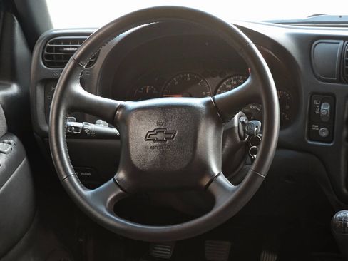 Used 2001 Chevrolet Blazer Xtreme w/ Preferred Equipment Group image 16