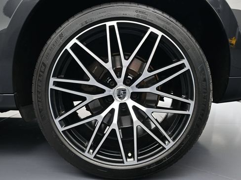 Certified 2023 Porsche Macan AWD/4WD image 34