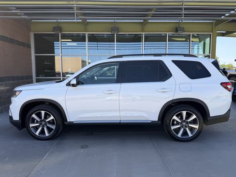 Used 2024 Honda Pilot Touring image 7
