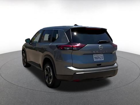 Used 2025 Nissan Rogue SV FWD image 11