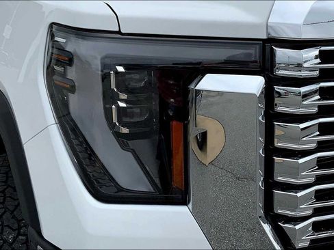 New 2025 GMC Sierra 2500 Denali w/ Denali Reserve Package image 13