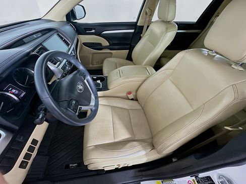 Used 2016 Toyota Highlander XLE AWD/4WD image 13