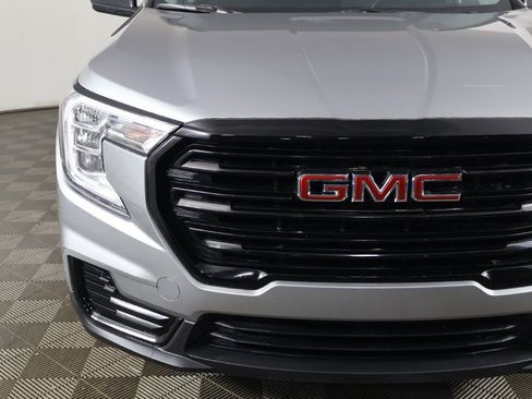 Used 2024 GMC Terrain SLE w/ Elevation Edition image 13