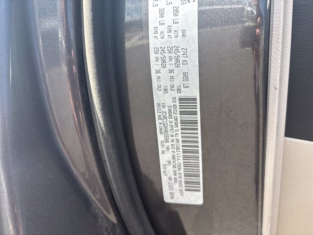 Used 2017 Chrysler Pacifica Limited FWD image 19