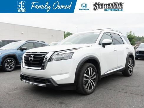 Used 2025 Nissan Pathfinder Platinum w/ Cargo Package FWD image 1