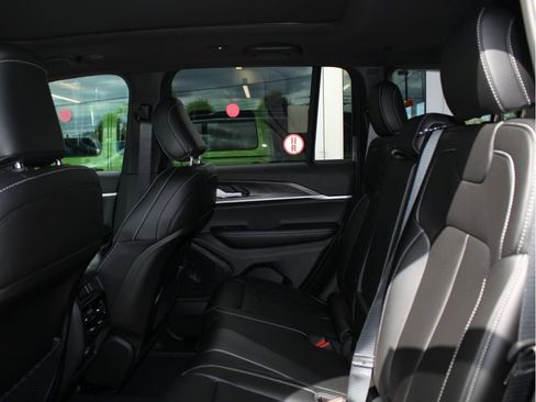 New 2025 Jeep Grand Cherokee Limited image 25