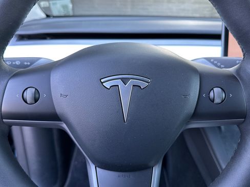 Used 2022 Tesla Model Y Performance image 26