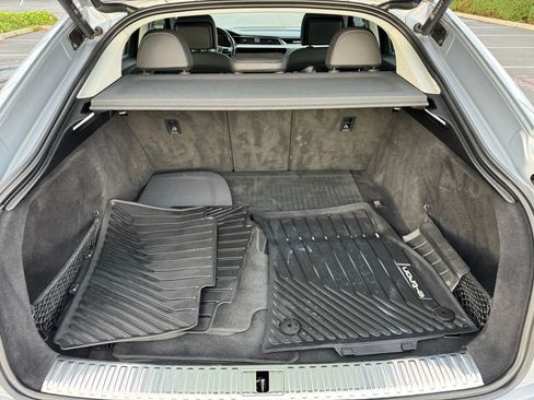 Used 2022 Audi e-tron Premium Plus w/ Premium Plus Package image 29