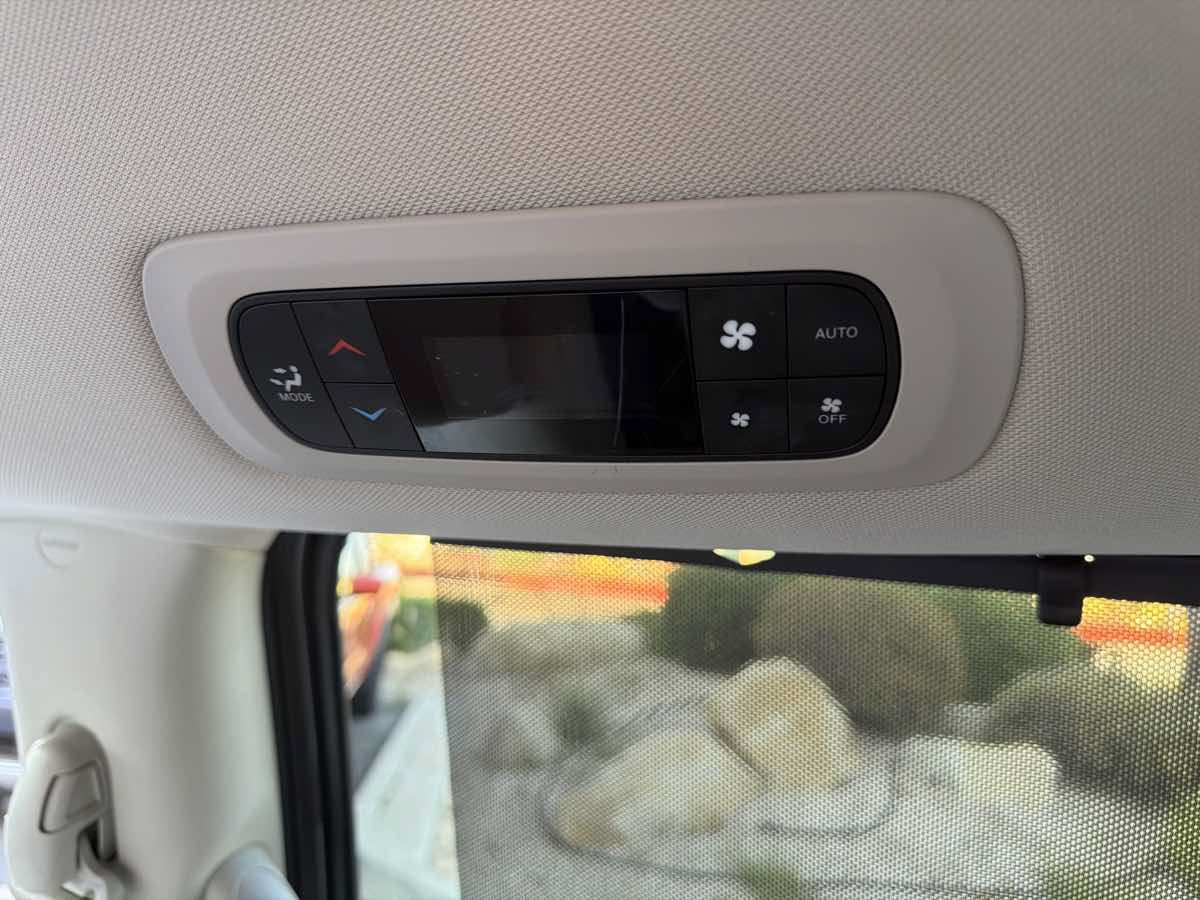 Used 2021 Chrysler Pacifica Touring-L FWD image 48