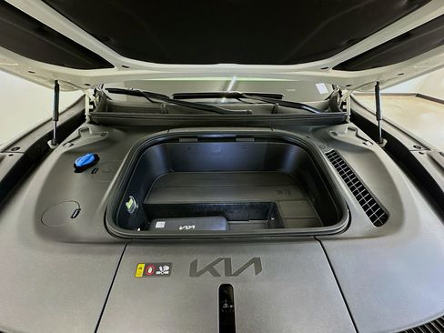 Used 2024 Kia EV9 Land image 37