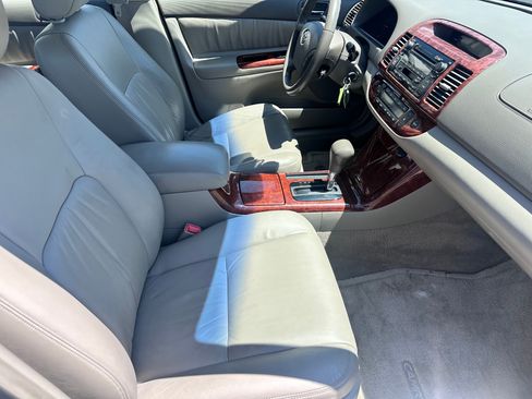 Used 2005 Toyota Camry XLE FWD image 9
