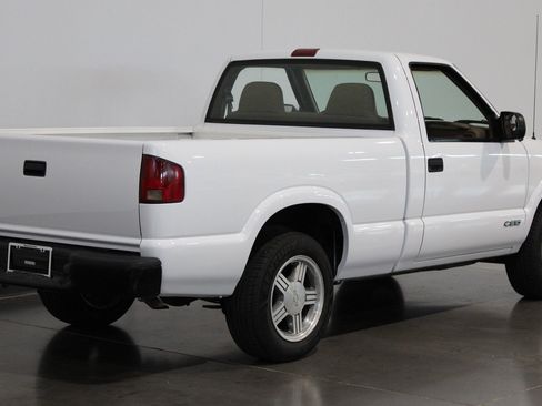 Used 1998 Chevrolet S10 Pickup 2WD Regular Cab image 26