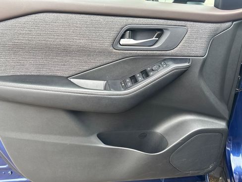 Used 2023 Nissan Rogue SV image 6