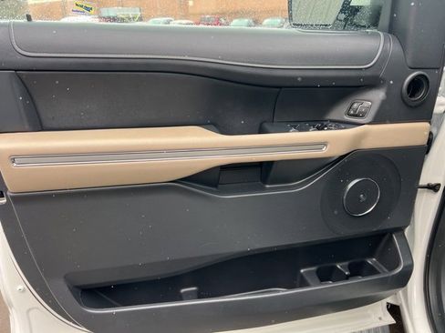 Used 2023 Ford Expedition Limited image 21