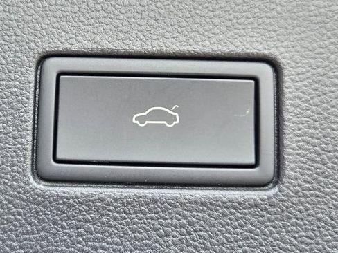 Used 2023 Volkswagen Atlas SE image 11