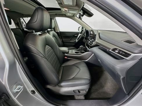 Used 2024 Toyota Highlander XLE image 29