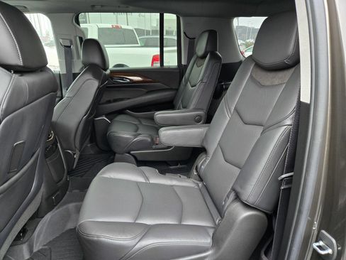 Used 2020 Cadillac Escalade ESV Premium Luxury image 10