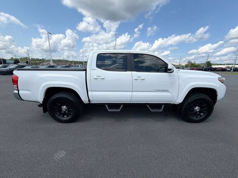 Used 2017 Toyota Tacoma SR5 w/ Tow Package AWD/4WD image 9