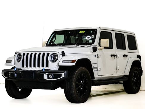 Used 2022 Jeep Wrangler Unlimited Sahara w/ Cold Weather Group AWD/4WD image 3