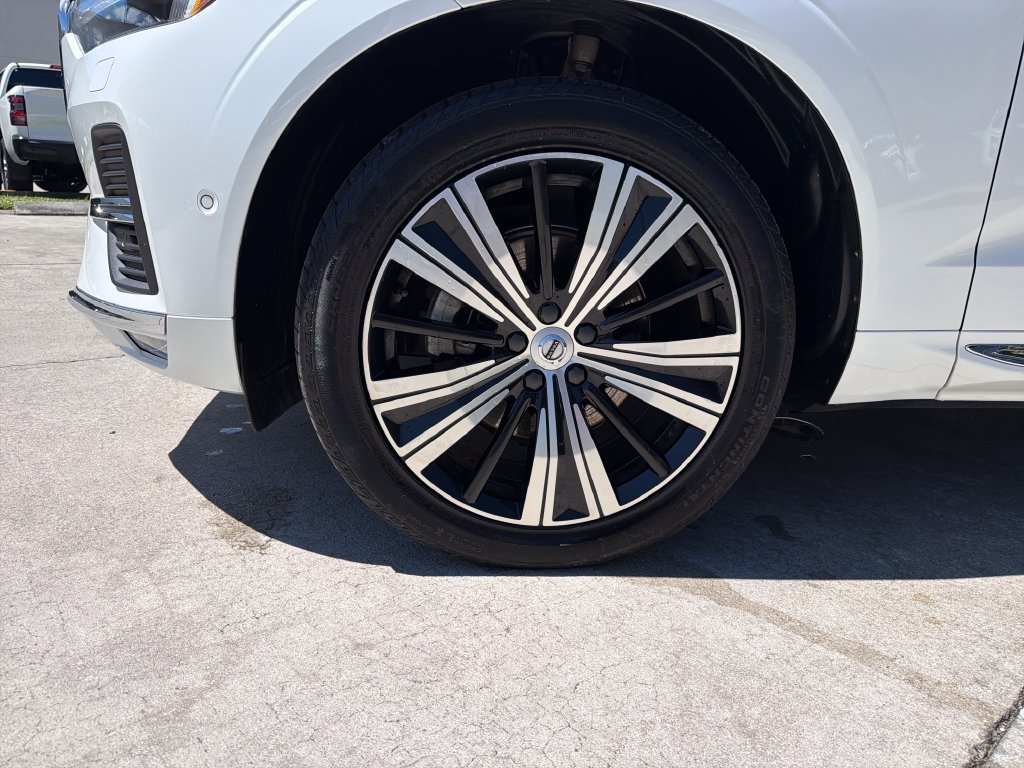 Used 2023 Volvo XC60 B5 Plus AWD/4WD image 12