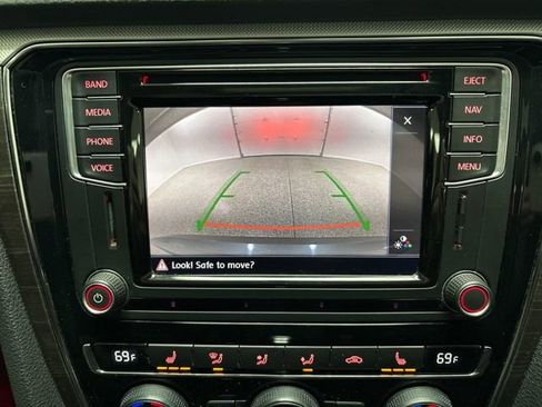 Used 2016 Volkswagen Passat 1.8T SEL Premium image 33