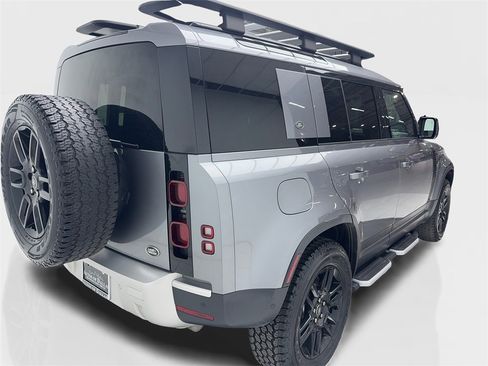 Used 2023 Land Rover Defender 110 SE image 10