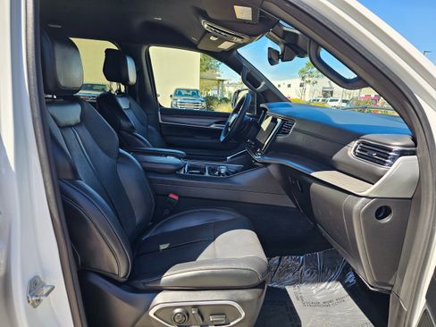 Used 2024 Jeep Wagoneer Series II w/ Flexible Seating Group image 34