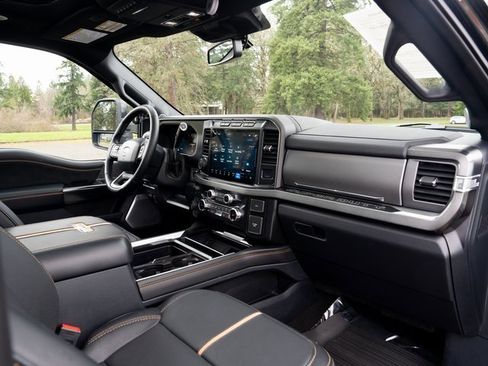 Used 2024 Ford F250 Platinum image 24