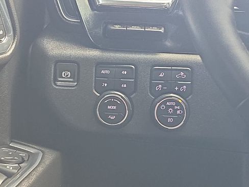 Used 2024 Chevrolet Silverado 1500 LTZ w/ Technology Package image 12