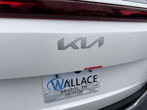 New 2026 Kia Carnival EX FWD image 6