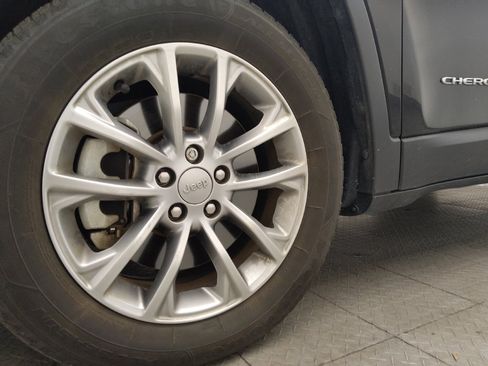 Used 2022 Jeep Cherokee Latitude Lux FWD image 31